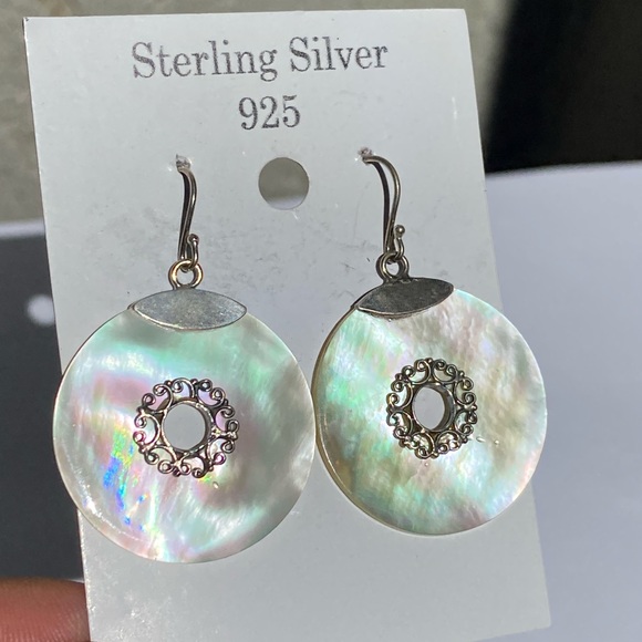 ✨NEW✨925 sterling silver mother of Pearl circle dangle earrings✨ - Picture 5 of 10